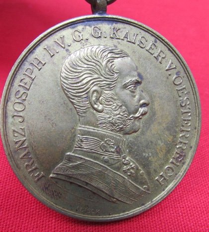  Austrian WWI Large Bronze Bravery Medal, 40mm & Ribbon — image 3