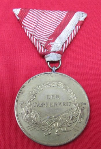  Austrian WWI Large Bronze Bravery Medal, 40mm & Ribbon — image 4