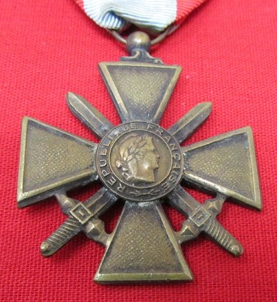  French WWI Cross for Exterior Operations, Silver Ribbon Star — image 3