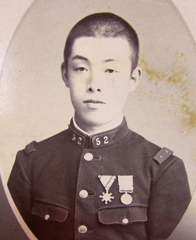 Japanese Early Taisho Era Soldier CDV, 2 Medals, Sacred Treasure — image 3
