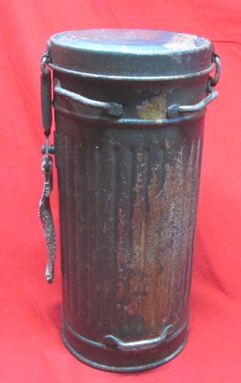 German WWII Wehrmacht M38 Gasmask Canister — image 2