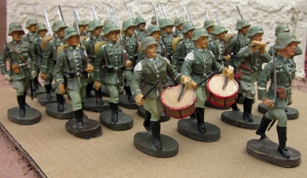 German WWII Elastolin Maching Soldiers Lot of 30 — image 2