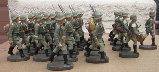 German WWII Elastolin Maching Soldiers Lot of 30 — image 3