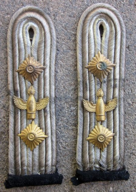 German WWII Kriegsmarine Coastal Artillery Kapitanleutnant Shoulder Strap Lot — image 2