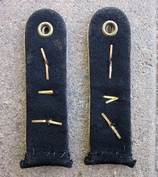 German WWII Kriegsmarine Coastal Artillery Kapitanleutnant Shoulder Strap Lot — image 3