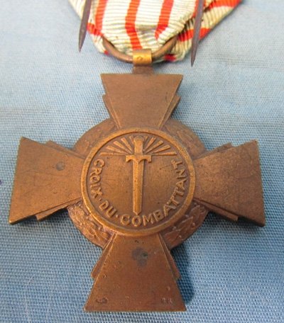  French Croix du Combatant Medal and Ribbon — image 4