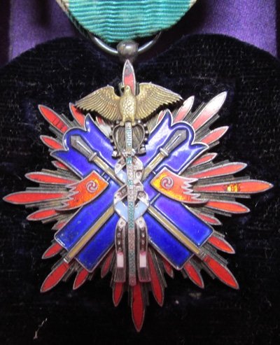  Japanese WWII Order of the Golden Kite, 5th Class, Cased — image 3