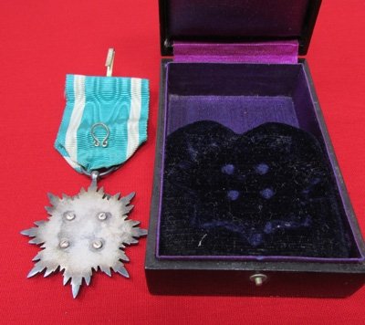  Japanese WWII Order of the Golden Kite, 5th Class, Cased — image 4