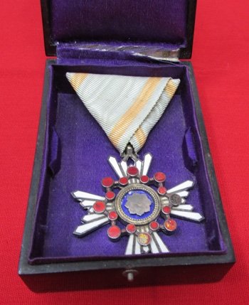  Japanese WWII, Order of the Sacred Treasure, 6th Class, Cased — image 2