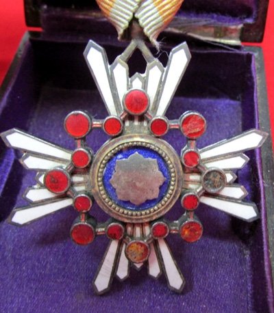  Japanese WWII, Order of the Sacred Treasure, 6th Class, Cased — image 3