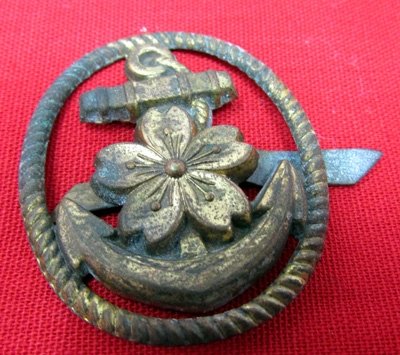  Japanese WWII Navy Winter Hat Insignia, Stamped Brass — image 4