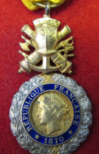  French WWI-WWII Medaille Militaire & Ribbon — image 3