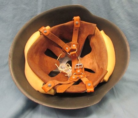  East German, Cold War Era Steel Helmet, Complete — image 4