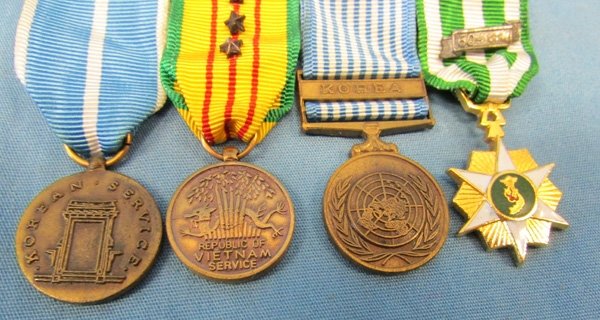  US Korean War- Vietnam War 4 Place Miniature Medal Bar — image 3