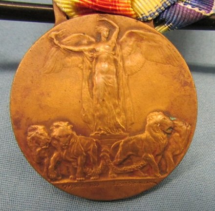  Italian WWI Victory Medal & Ribbon, Official Version, Type 2, Johnson Milano — image 3