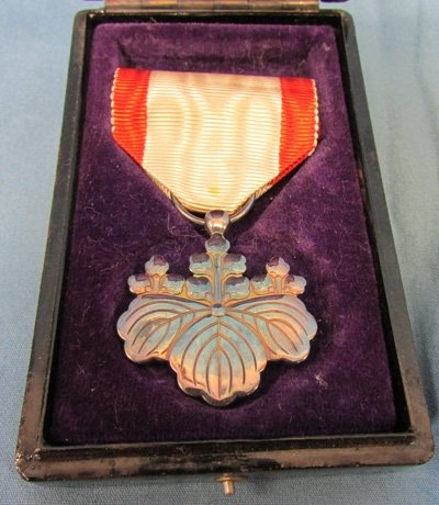  Japanese WWII 8th Class Order of the Rising Sun Cased — image 2