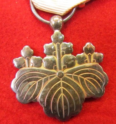  Japanese WWII 8th Class Order of the Rising Sun Cased — image 3