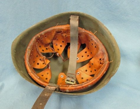  Italian WWII M1933 Steel Helmet, Stenciled Eagle & Crown — image 5