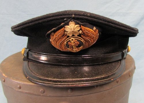  Japanese WWII Naval Officer Visor and Original Box — image 3