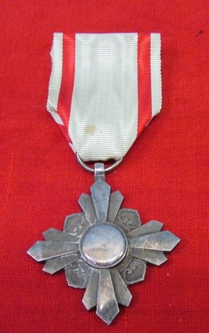  Japanese WWII, Manchuko, Order of the Auspicious Clouds, 8th Class — image 2
