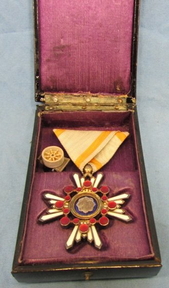  Japanese WWII, Order of the Sacred Treasure, 6th Class, Cased — image 4