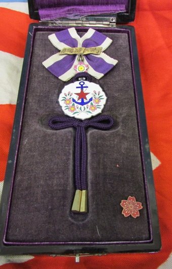  Japanese WWII Patriotic Woman's Association, Distinguished Service Badge, Cased — image 3