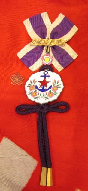  Japanese WWII Patriotic Woman's Association, Distinguished Service Badge, Cased — image 4