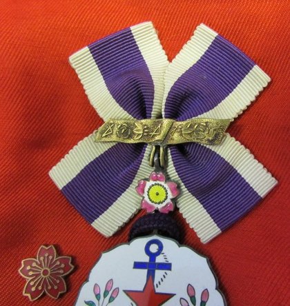  Japanese WWII Patriotic Woman's Association, Distinguished Service Badge, Cased — image 5