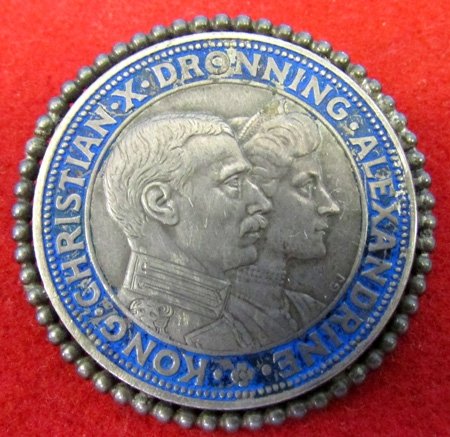  Norwegian 1923 2 Kroner Brooch, Painted Obverse — image 2