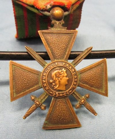  French WWI Medal for Bravery Croix de Guerre 1914-1916 — image 3