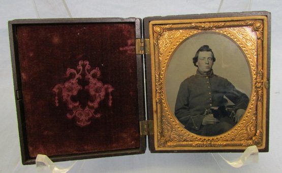  US Civil War 6th Plate Ambrotype, Seated Soldier with Revolver, Tinted. Full Patriotic Union Case — image 4