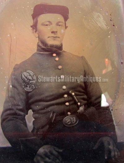  US Civil War 1/6 Plate Ambrotype Soldier, Armed With Pistol & Dagger, Union Case — image 6