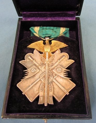  Japanese WWII 7th Class Order of the Golden Kite Cased — image 2