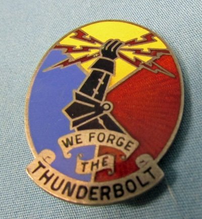  US WWII Sterling Armored Training School, Pinback DI — image 2