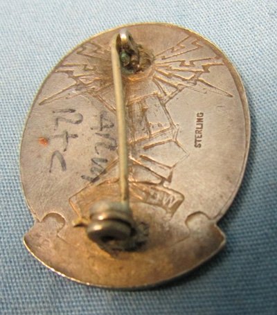  US WWII Sterling Armored Training School, Pinback DI — image 3