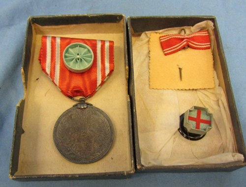  Japanese Showa Era Red Cross Membership Medal Rosette Silver Cased — image 3