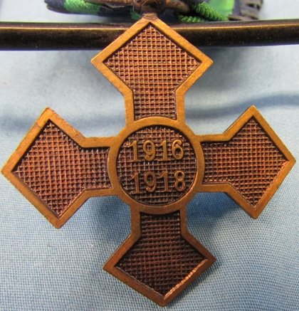  Romanian WWI Commemortive War Medal, Four Clasps — image 2