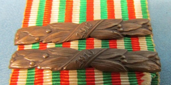  Italian WWI War Medal, Ribbon and Two Campaign Bars — image 3