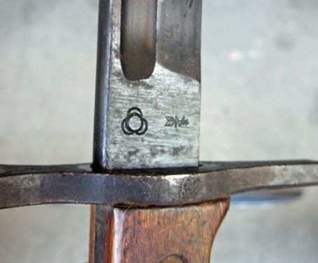 Japanese WWII Type 30 Straight Guard Bayonet, Kokura National Denki — image 4