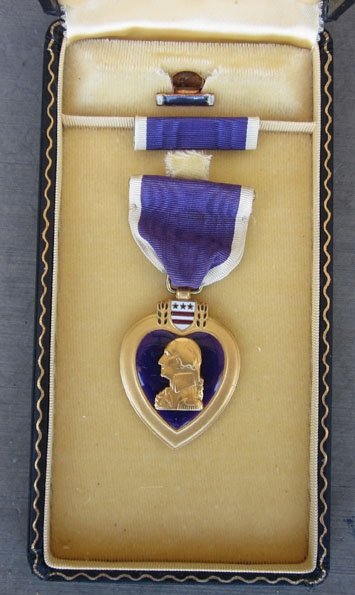 US WWII Purple Heart, Slot Brooch, Cased, Complete — image 2