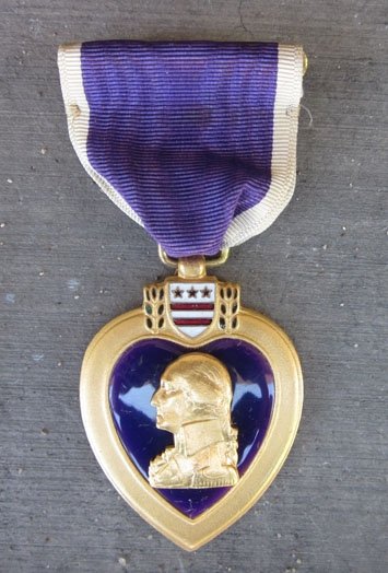 US WWII Purple Heart, Slot Brooch, Cased, Complete — image 4