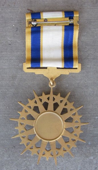 US Vietnam War Era USAF Distinguished Service Medal, Cased, Complete — image 3