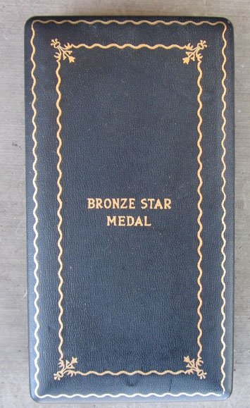 US WWII Bronze Star, V-Valor, Cased — image 3