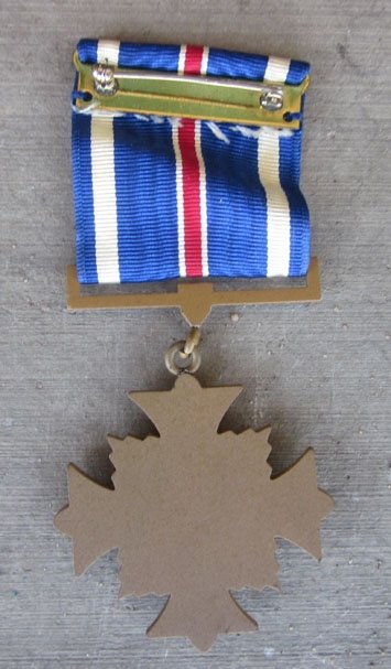 US WWII Distinguished Flying Cross, Slot Brooch, Cased, Complete — image 5