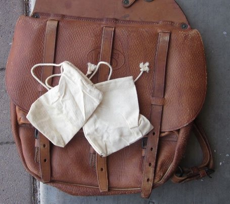 US WWI M1904 Leather Saddlebags, Canvas Liners & Two White Canvas Ration Bags, Long 1917 — image 6
