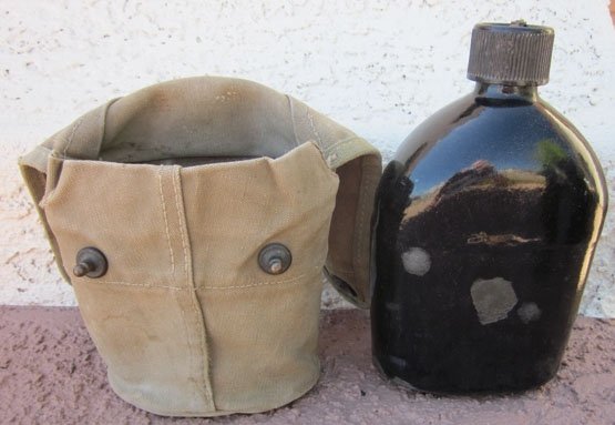 US WWII USMC Canteen Cover & Enamel Canteen — image 4