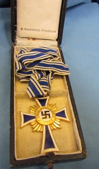  German WWII Gold Mothers Cross Cased — image 4