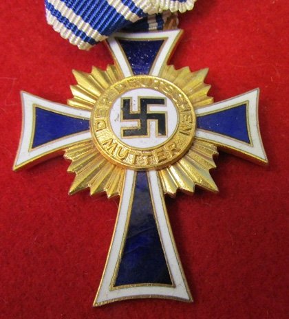  German WWII Gold Mothers Cross Cased — image 5