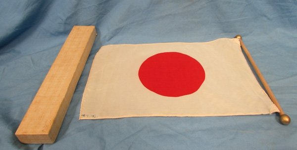  Japanese WWII Patriotic Silk Flag & Suspension Rod, Boxed — image 3