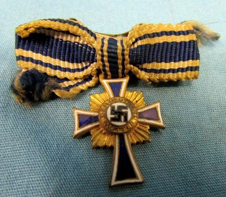  German WWII Miniature Gold Mothers Cross — image 2